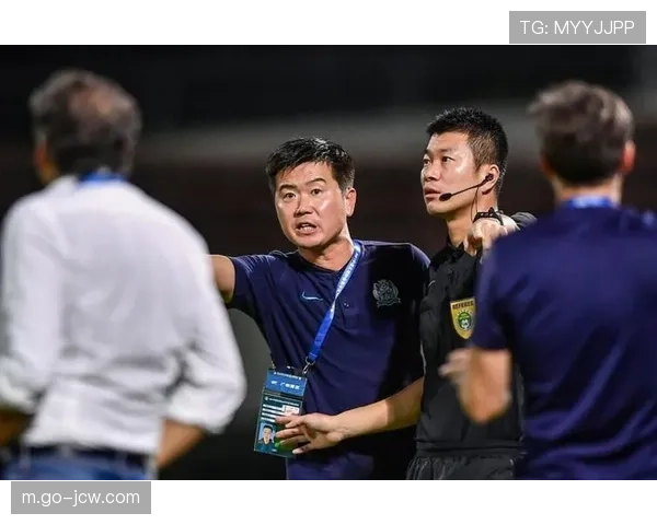 河南队中场绞杀战术奏效 纳萨里奥王上源联手切割海港攻防转换