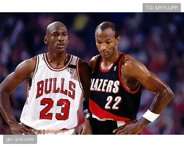 巴伦西亚杜罗亚列姆丘克锋线组合,场均3.2次成功反抢